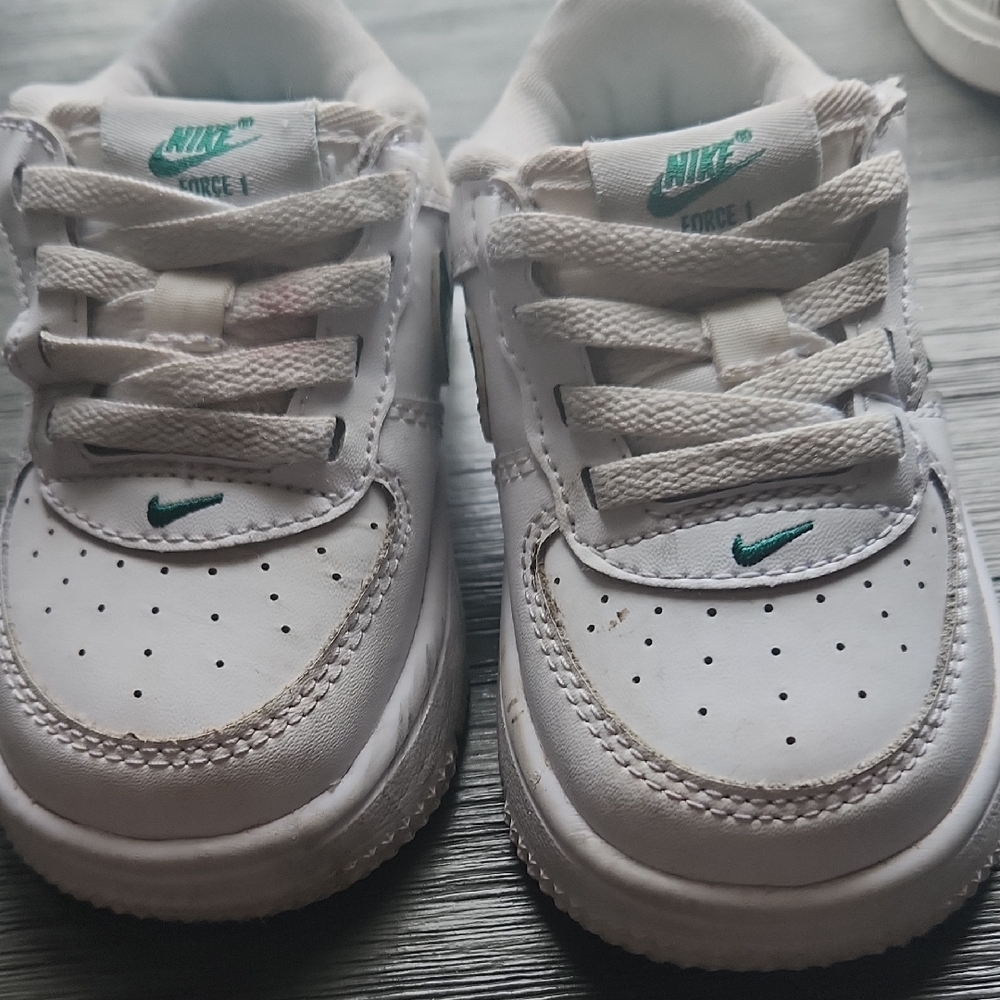 Nike White Leather Sneakers with Classic Design